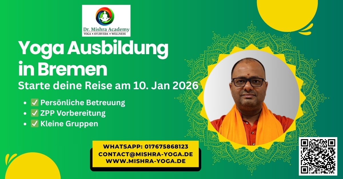 Eine kleine Gruppe von Teilnehmern während einer konzentrierten Yoga Ausbildung in der hellen Dr. Mishra Academy in Bremen.